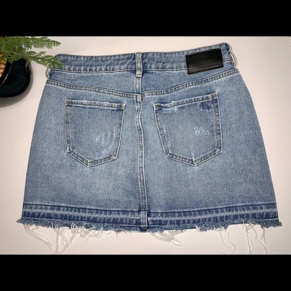 Kendall + Kylie Distressed Jean Skirt - Picture 4 of 6
